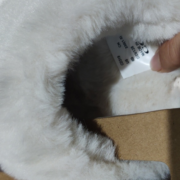 *Reserved* New! Ziva Slipper in Signature Jacquard - Picture 9 of 16